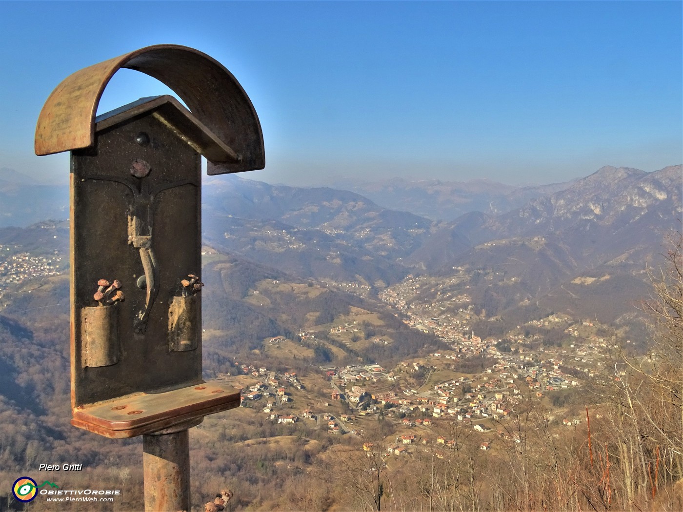 04 Dalla Corna Marcia bella vista sulla Val Brembilla.JPG